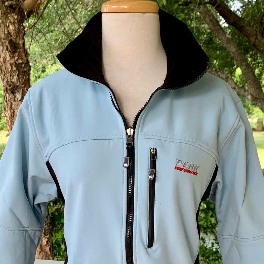Peak Performance R & D Soft Shell Jacket. Large - Picture 2 of 10